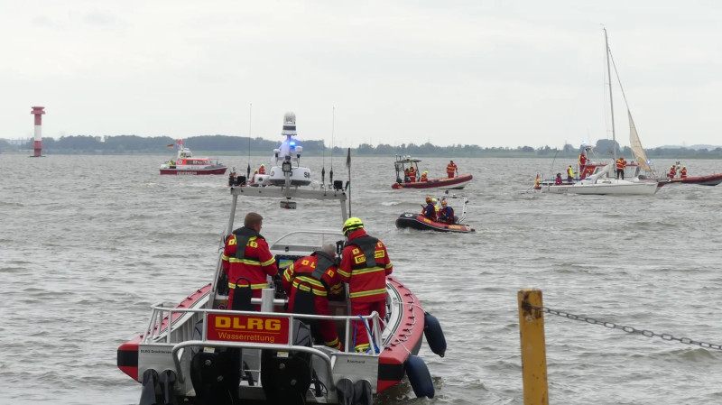An der Einsatzstelle (Quelle: shz.de, Foto: Jürgen Kewitz)